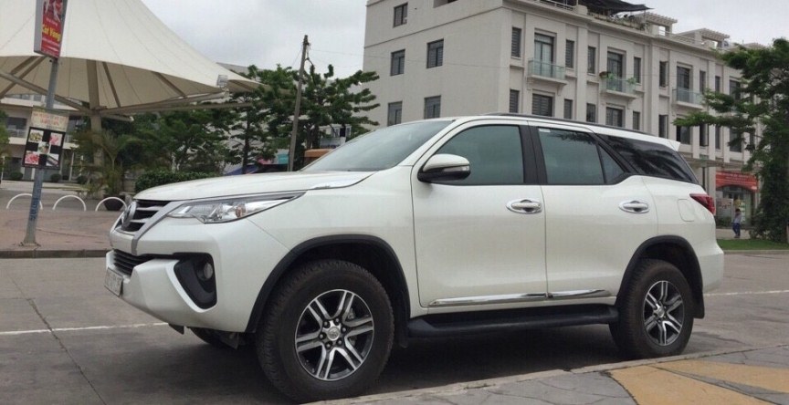 Xe Toyota Fortuner 7 Chỗ