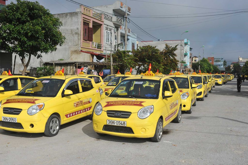 Đội xe của Taxi Rạng Đông với phong cách phục vụ chuyên nghiệp, hỗ trợ mọi khách hàng 24/7