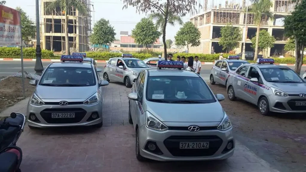 Taxi Hùng Vương ghi điểm với dàn xe đời mới, được trang bị điều hòa hai chiều và ghế ngồi êm ái